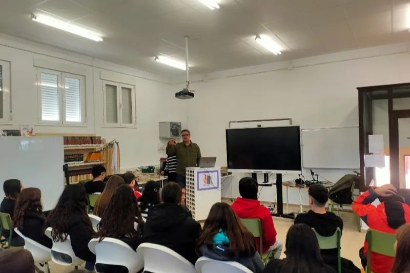 Tomas Hijo ofrecía una taller en el IES Germán Sánchez Ruipérez