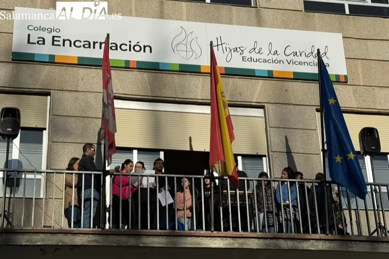 El colegio La Encarnación celebraba el Día de la Paz a las puertas del centro