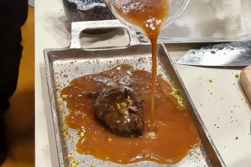 Helio Flores presentaba ‘Carrilleras de pachucho’ en Madrid Fusión. Salamanca en bandeja