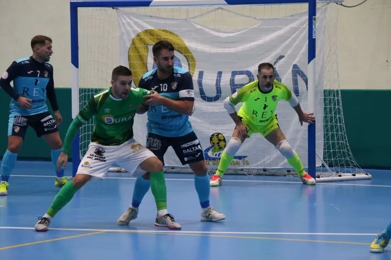 Foto 14 - Reparto de puntos en un partido de locura para el Piensos Dur&aacute;n Albense (4-4)