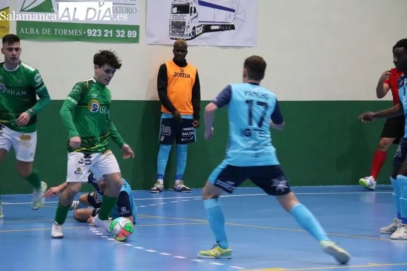 Foto 11 - Reparto de puntos en un partido de locura para el Piensos Dur&aacute;n Albense (4-4)