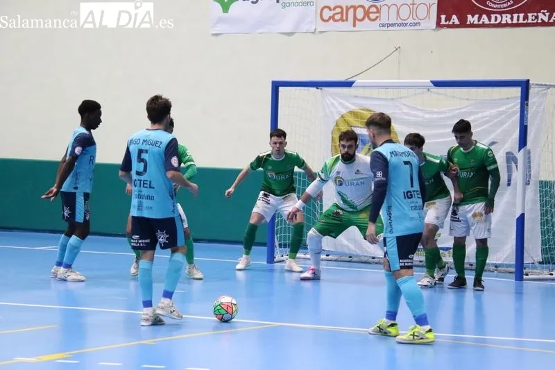 Foto 9 - Reparto de puntos en un partido de locura para el Piensos Dur&aacute;n Albense (4-4)