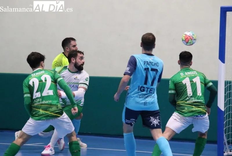 Foto 3 - Reparto de puntos en un partido de locura para el Piensos Dur&aacute;n Albense (4-4)