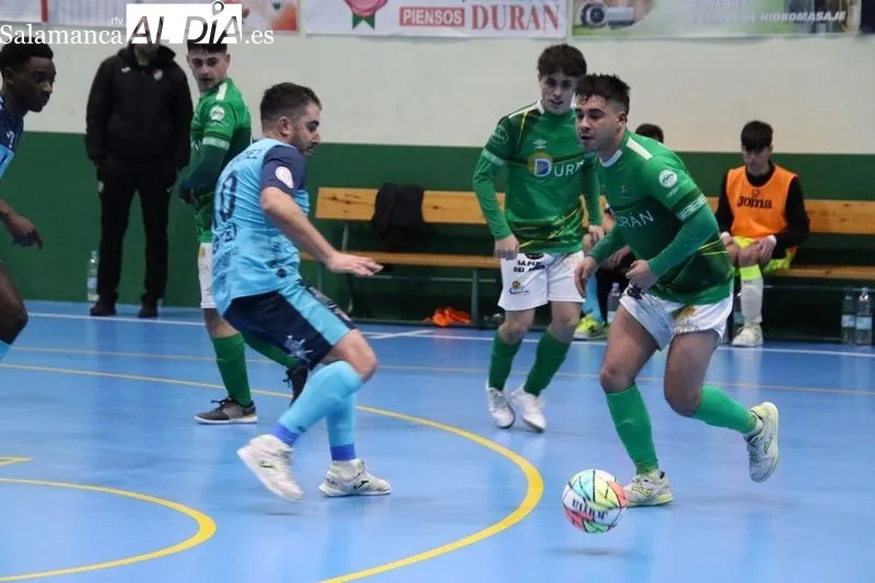 Foto 2 - Reparto de puntos en un partido de locura para el Piensos Dur&aacute;n Albense (4-4)