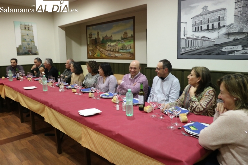 La Mancomunidad de Vitigudino homenajea a Ventura Molas por su jubilación / CORRAL