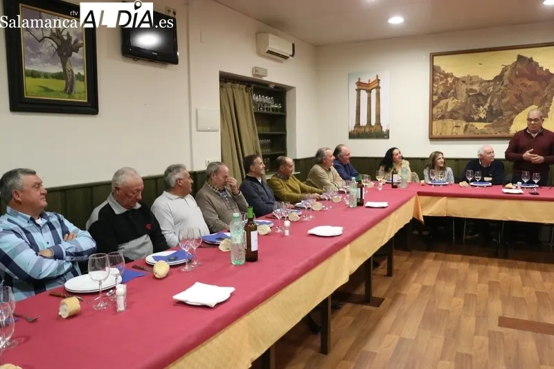 La Mancomunidad de Vitigudino homenajea a Ventura Molas por su jubilación / CORRAL
