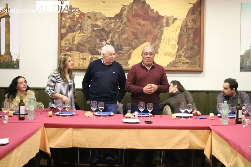 La Mancomunidad de Vitigudino homenajea a Ventura Molas por su jubilación / CORRAL