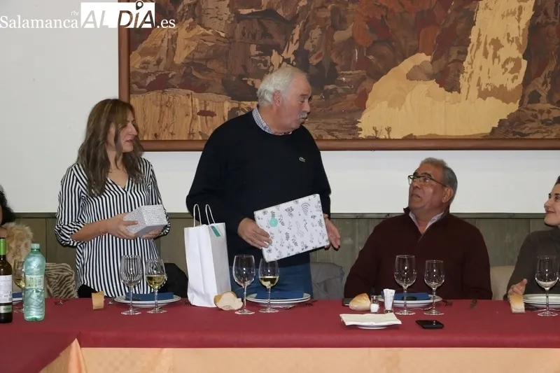 La Mancomunidad de Vitigudino homenajea a Ventura Molas por su jubilación / CORRAL