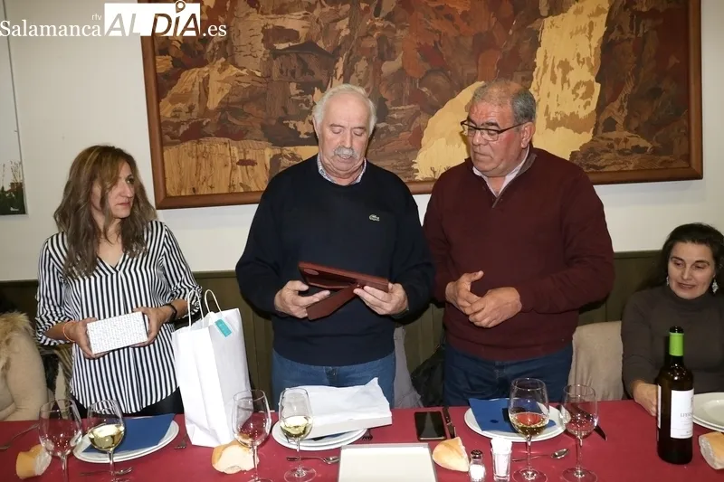 La Mancomunidad de Vitigudino homenajea a Ventura Molas por su jubilación / CORRAL