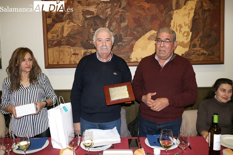 La Mancomunidad de Vitigudino homenajea a Ventura Molas por su jubilación / CORRAL