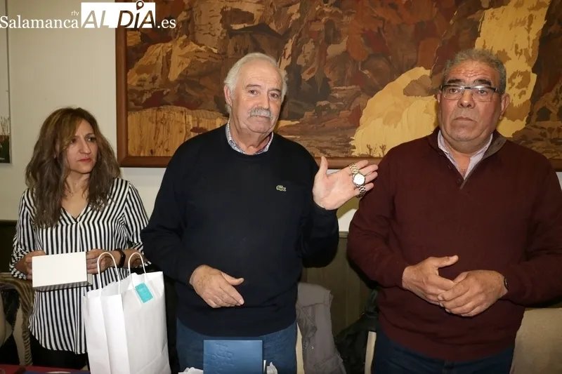 La Mancomunidad de Vitigudino homenajea a Ventura Molas por su jubilación / CORRAL