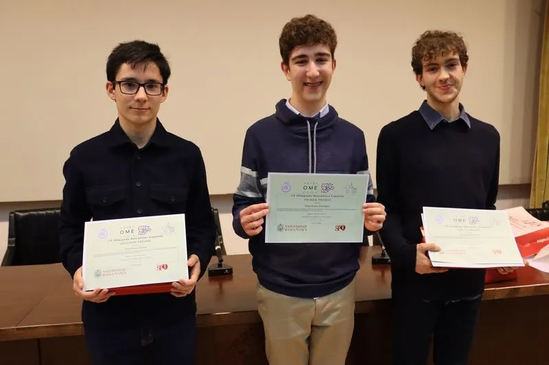 De izquierda a derecha: Sergio Bravo Álvarez (2º premio), Diego Alonso (1º premio) y Rodrigo Herrera (3º premio)