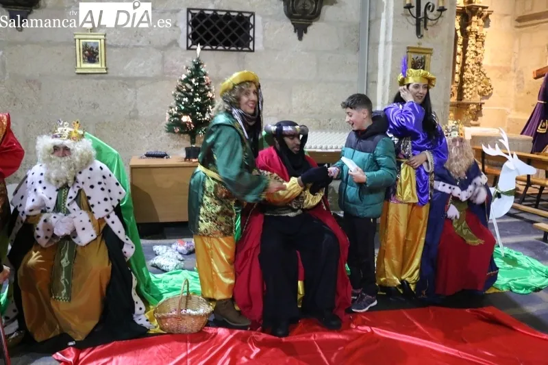 Paso de los Reyes Magos por Aldeadávila de la Ribera  / CORRAL   