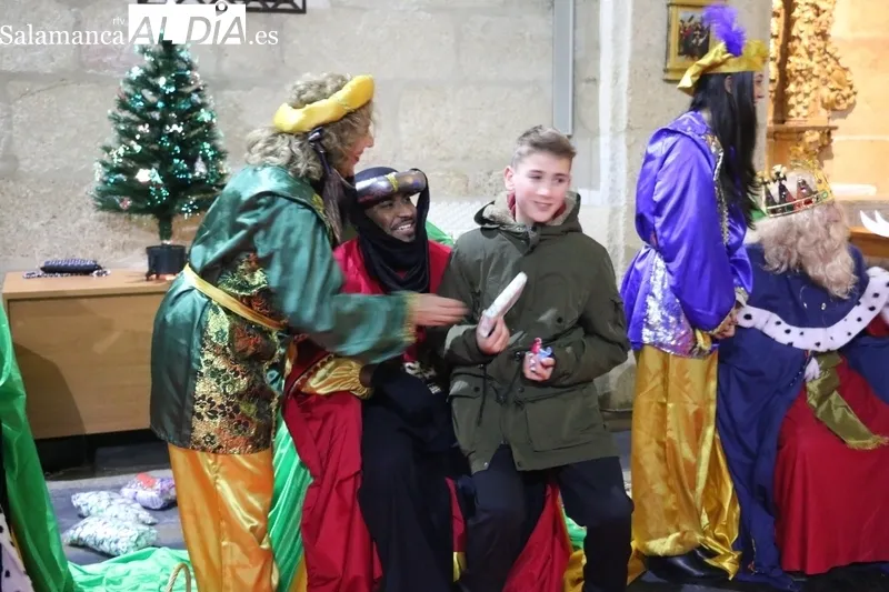 Paso de los Reyes Magos por Aldeadávila de la Ribera  / CORRAL   