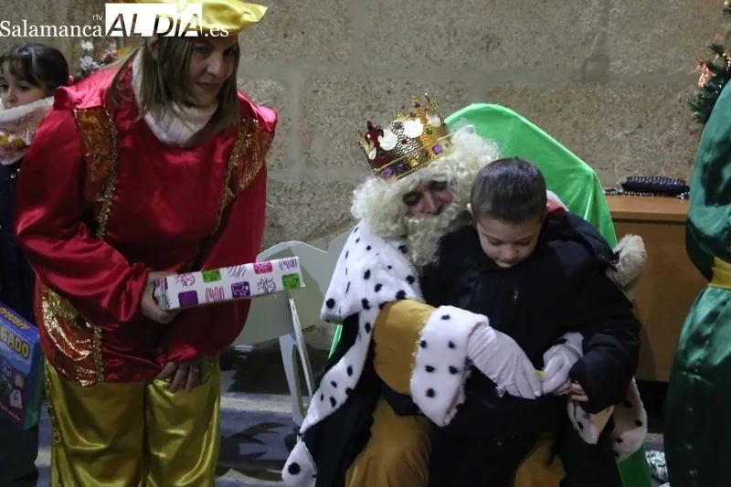 Paso de los Reyes Magos por Aldeadávila de la Ribera  / CORRAL   