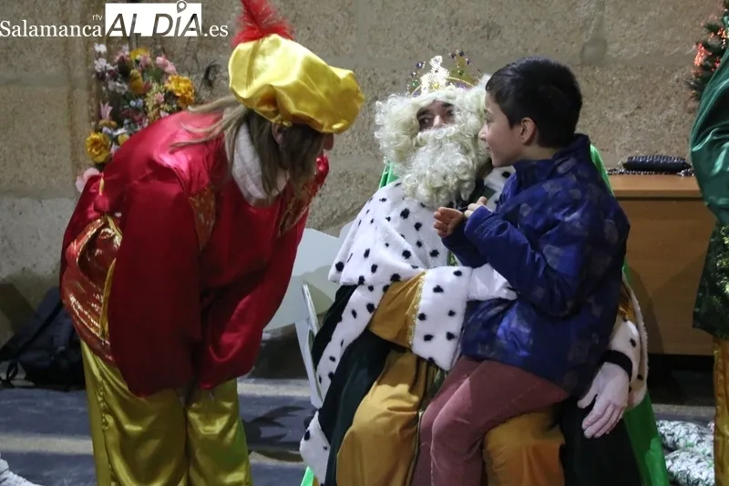 Paso de los Reyes Magos por Aldeadávila de la Ribera  / CORRAL   