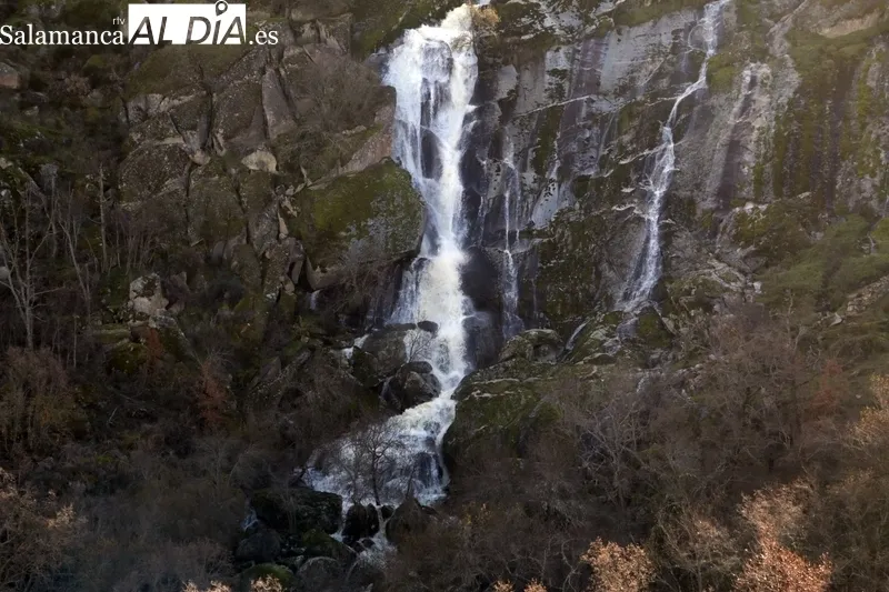Cascada del Desgalgadero en Villarino de los Aires / CORRAL