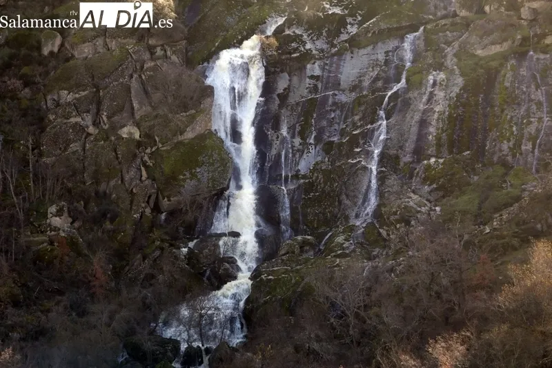 Cascada del Desgalgadero en Villarino de los Aires / CORRAL