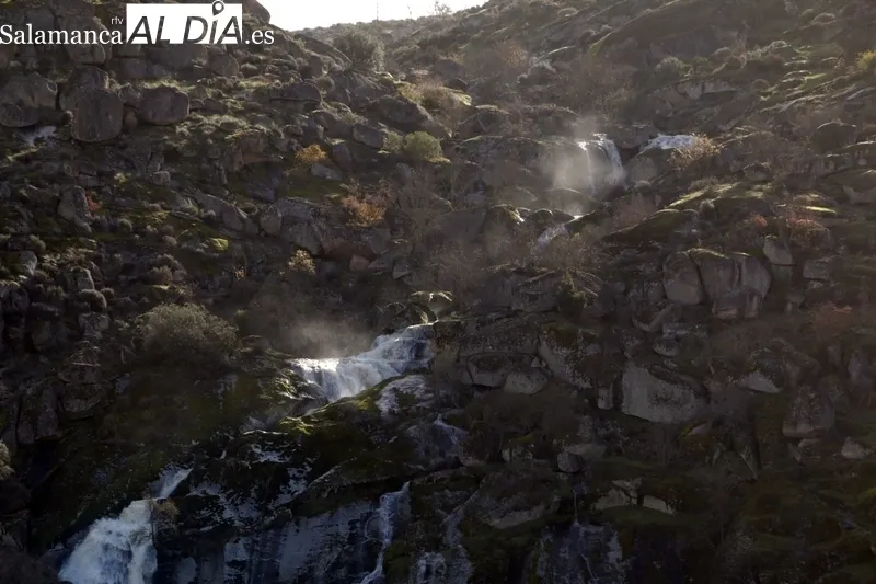 Cascada del Desgalgadero en Villarino de los Aires / CORRAL