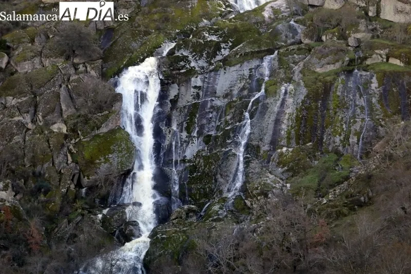 Cascada del Desgalgadero en Villarino de los Aires / CORRAL