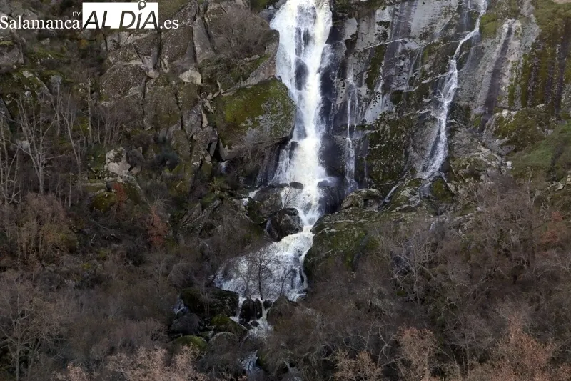 Cascada del Desgalgadero en Villarino de los Aires / CORRAL