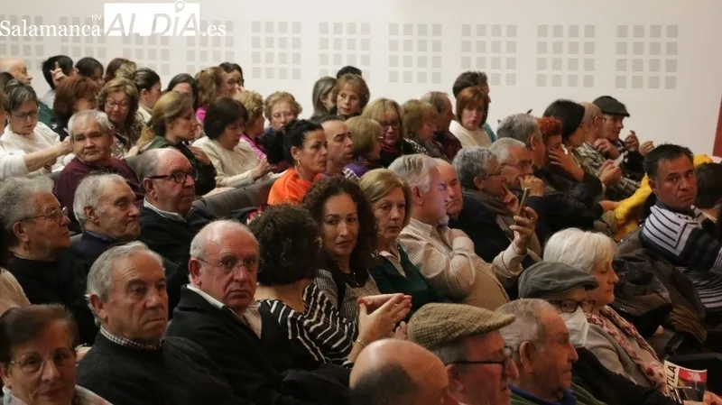 La Lengua Teatro llena el salón de actos del Centro Cultural de Vitigudino con la obra 'Puntila' / CORRAL