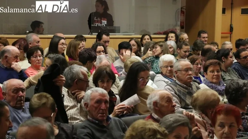 La Lengua Teatro llena el salón de actos del Centro Cultural de Vitigudino con la obra 'Puntila' / CORRAL
