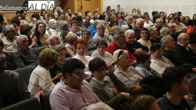 La Lengua Teatro llena el salón de actos del Centro Cultural de Vitigudino con la obra 'Puntila' / CORRAL