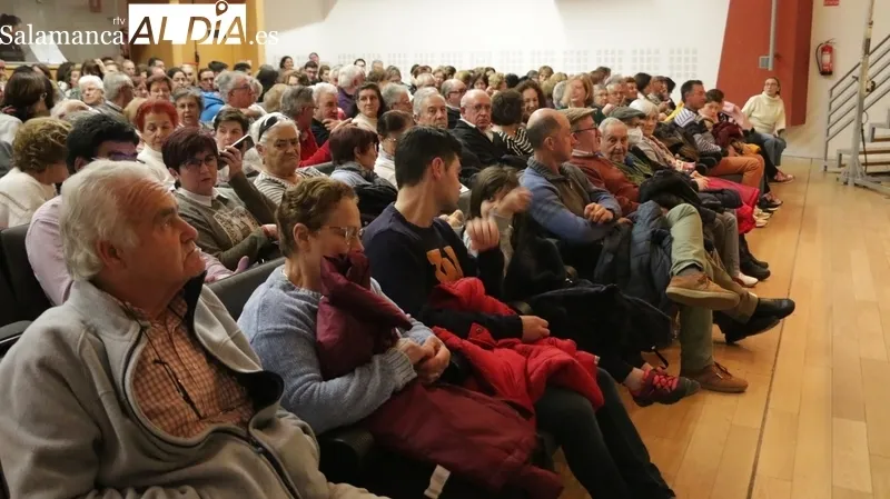 La Lengua Teatro llena el salón de actos del Centro Cultural de Vitigudino con la obra 'Puntila' / CORRAL