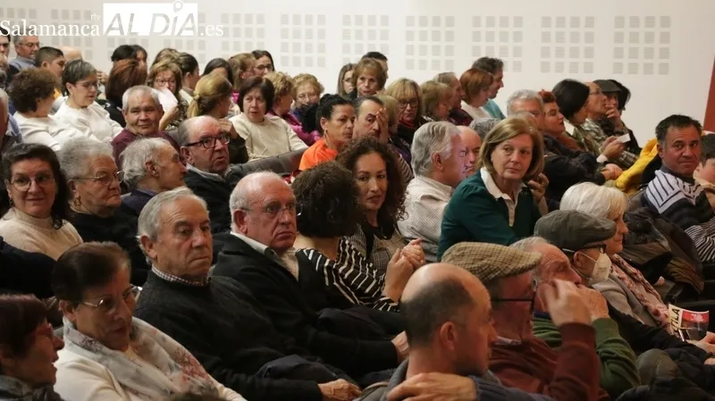 La Lengua Teatro llena el salón de actos del Centro Cultural de Vitigudino con la obra 'Puntila' / CORRAL