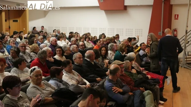 La Lengua Teatro llena el salón de actos del Centro Cultural de Vitigudino con la obra 'Puntila' / CORRAL