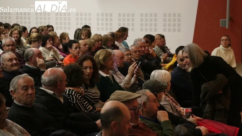La Lengua Teatro llena el salón de actos del Centro Cultural de Vitigudino con la obra 'Puntila' / CORRAL
