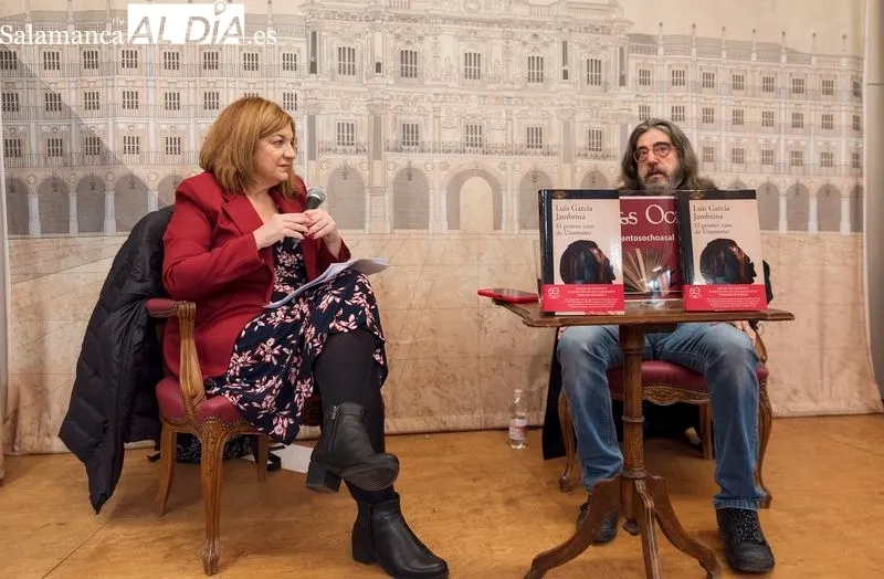 Luis García Jambrina presenta su novela, protagonizada por Unamuno, en la librería Santos Ochoa. Fotos de Carmen Borrego