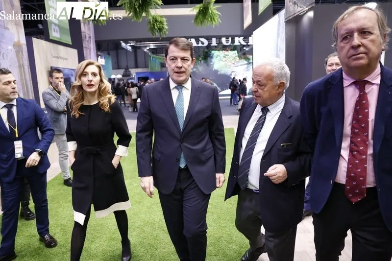 El presidente de la Junta de Castilla y León, Alfonso Fernández Mañueco, visita la 44ª edición de la Feria Internacional de Turismo, FITUR. Foto de David Sañudo