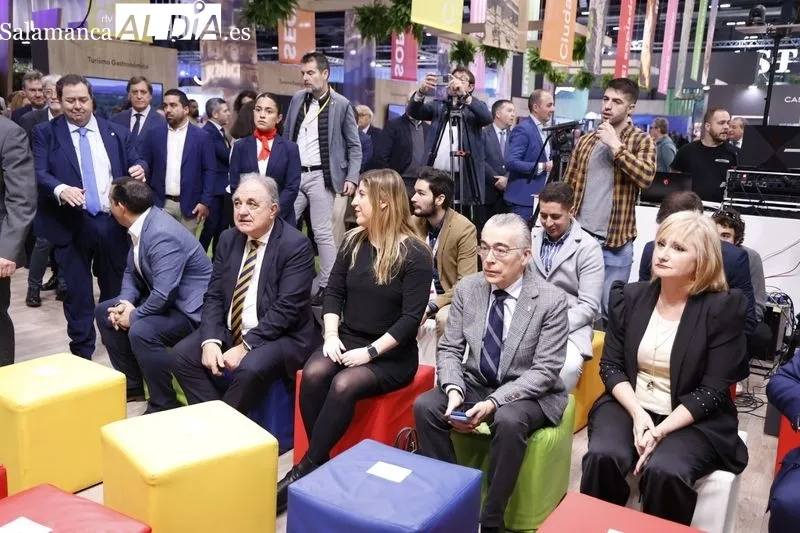 El presidente de la Junta de Castilla y León, Alfonso Fernández Mañueco, visita la 44ª edición de la Feria Internacional de Turismo, FITUR. Foto de David Sañudo