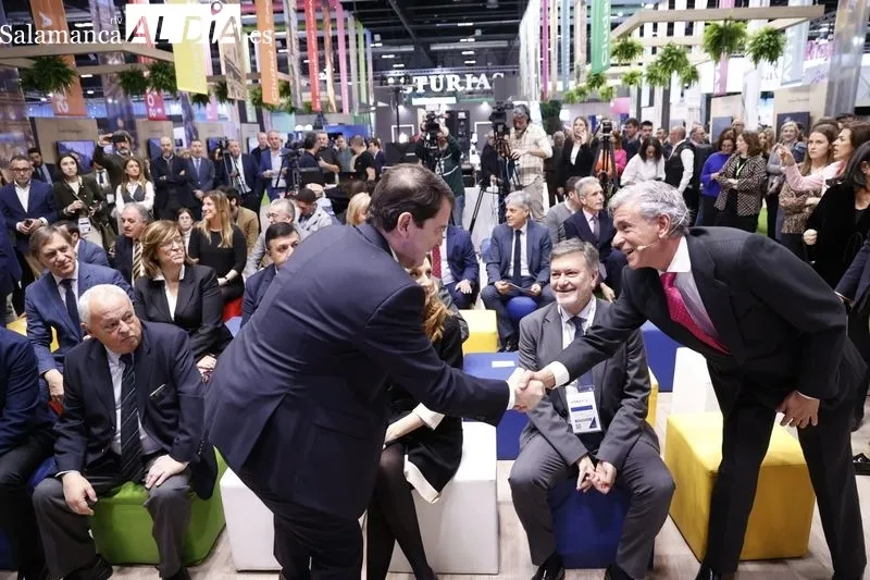 El presidente de la Junta de Castilla y León, Alfonso Fernández Mañueco, visita la 44ª edición de la Feria Internacional de Turismo, FITUR. Foto de David Sañudo