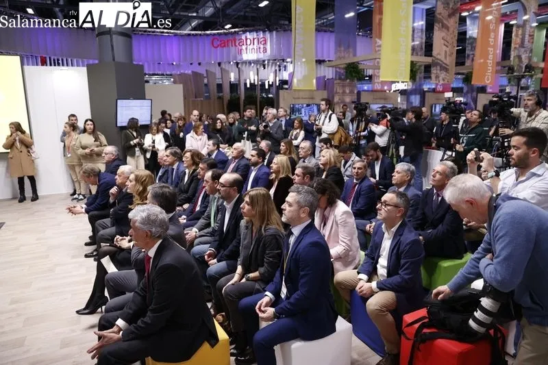 El presidente de la Junta de Castilla y León, Alfonso Fernández Mañueco, visita la 44ª edición de la Feria Internacional de Turismo, FITUR. Foto de David Sañudo