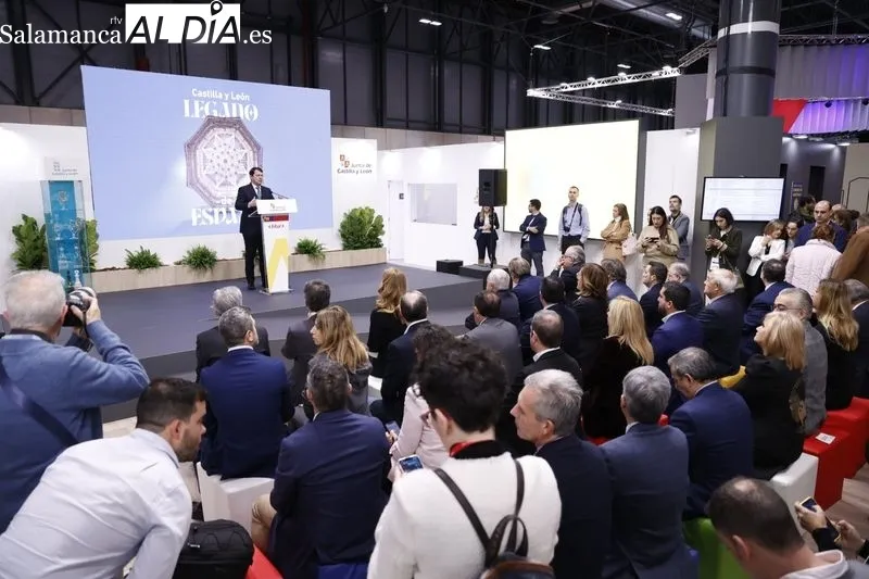 El presidente de la Junta de Castilla y León, Alfonso Fernández Mañueco, visita la 44ª edición de la Feria Internacional de Turismo, FITUR. Foto de David Sañudo