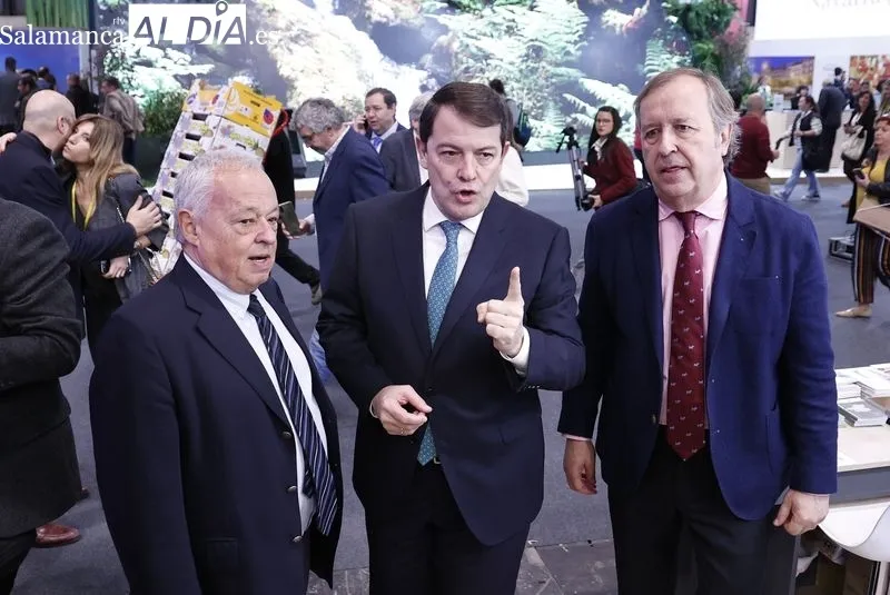 El presidente de la Junta de Castilla y León, Alfonso Fernández Mañueco, visita la 44ª edición de la Feria Internacional de Turismo, FITUR. Foto de David Sañudo