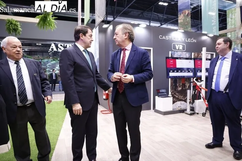 El presidente de la Junta de Castilla y León, Alfonso Fernández Mañueco, visita la 44ª edición de la Feria Internacional de Turismo, FITUR. Foto de David Sañudo