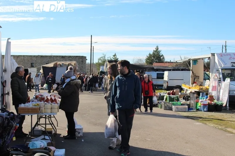 Primer mercadillo de 2024 en Trabanca / SILVESTRE