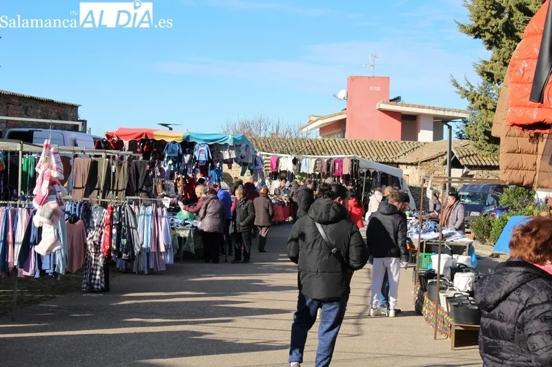 Primer mercadillo de 2024 en Trabanca / SILVESTRE