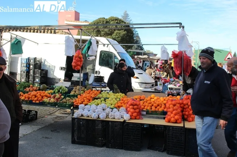 Primer mercadillo de 2024 en Trabanca / SILVESTRE