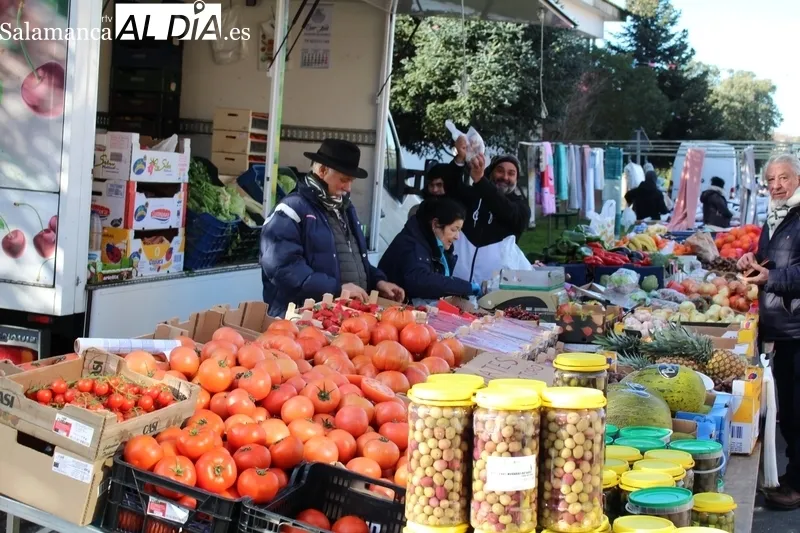 Primer mercadillo de 2024 en Trabanca / SILVESTRE