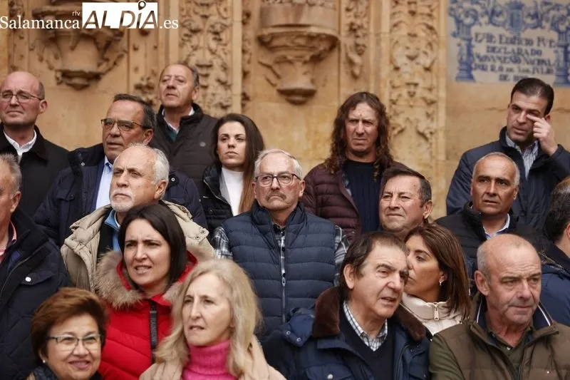 Lectura del manifiesto por la igualdad de los alcaldes del PP. Fotos: David Sañudo.