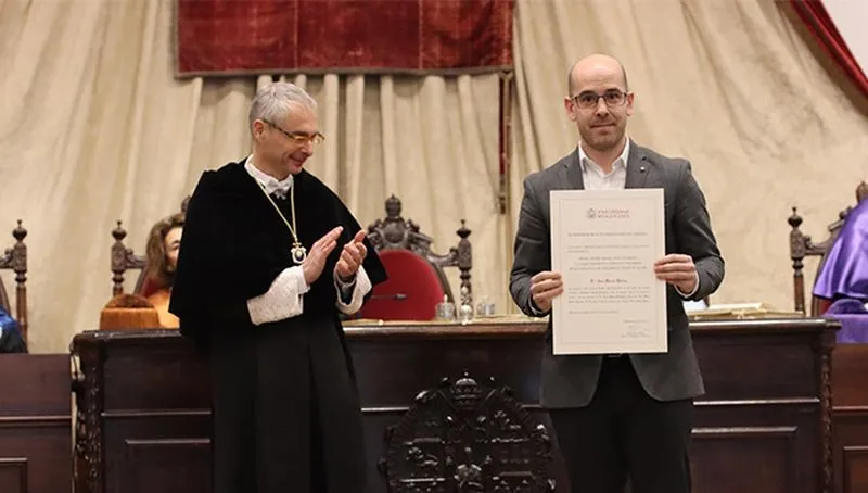 Premio a la mejor tesis doctoral leída en la Universidad de Salamanca en el año 2022 sobre el cáncer y su terapia a Ana María Quílez. Foto USAL