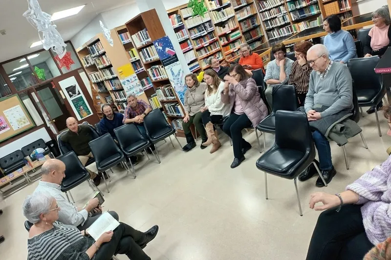 Adela Villoria presenta en la Biblioteca de Vitigudino sus dos últimos libros 