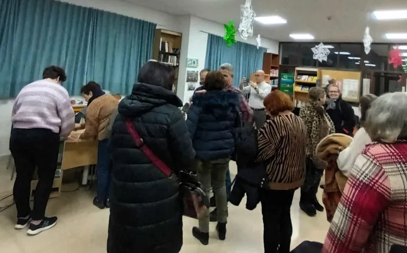 Adela Villoria presenta en la Biblioteca de Vitigudino sus dos últimos libros 