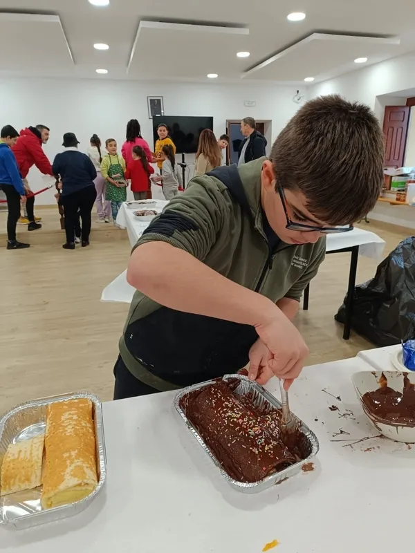 Foto 7 - Los m&aacute;s peque&ntilde;os participan en Ba&ntilde;ob&aacute;rez en un taller de cocina