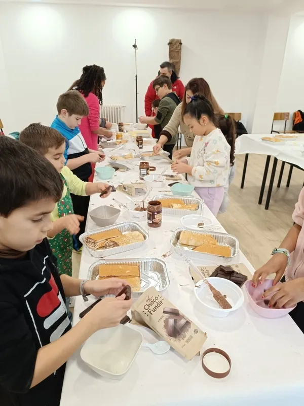 Foto 5 - Los m&aacute;s peque&ntilde;os participan en Ba&ntilde;ob&aacute;rez en un taller de cocina